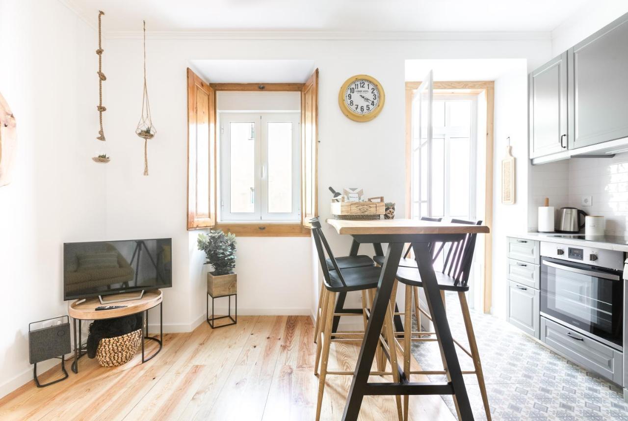 Feel Home In This Stunning Renovated Nest In Graca Лиссабон Экстерьер фото
